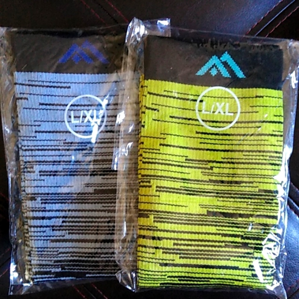 A08- 2pr. Elite Performance compression socks NIP